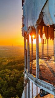 🎒 December 14 - Save the date! Berlin is your classroom
…and today’s lesson is happening on Teufelsberg with your guide and DaF/DaZ-teacher! 😌
📡 Former NSA spy tower, now Berlin’s unofficial rooftop art studio.
Street art explosions, Cold War whispers & a skyline that hits different.
Yeah, it’s still class —
just not the kind with fluorescent lights and plastic chairs.
🌳 Fresh air.
🎨 Real art.
🛰 History with attitude.
If Berlin wants to teach,
you show up — preferably with good shoes and main character energy.
🎟 Join the session on December 14.
Cool spot, cooler views, limited spots.
👉 Link in bio
Teufelsberg: because learning deserves skyline energy.
👉 Book your spot. Bring your vibe.
#BerlinIsYourClassroom #TeufelsbergBerlin #UrbanExploration #StreetArtBerlin #BerlinVibes #VisitBerlin #HiddenBerlin #BerlinExperience #LearningOutside #BetterViewsToday #LearnGerman #LearnGermanOnTheGo #LearnGermanInBerlin #ExpatsInBerlin